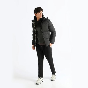 Chaqueta acolchada de talla grande para hombre al por mayor con cuello levantado, chaquetas de burbujas negras de alta calidad con capucha, forro interior estampado - Product Image 3