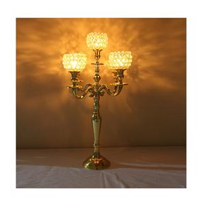 Candélabres de sol décoratifs faits à la main en aluminium coulé en plaqué or candélabres de décoration de mariage coûteux à vendre - Product Image 2