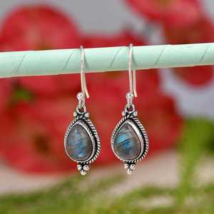 Boucles d'oreilles pendantes en Labradorite naturelle de qualité supérieure Boucles d'oreilles Boho en argent sterling pour femmes Boucles d'oreilles en pierres précieuses Boho - Product Image 2