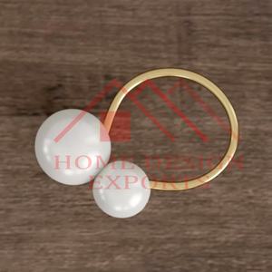 Anneaux de serviette en perles uniques décoratifs dorés pour centres de table - Product Image 2