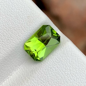 3.30 carats Apple Green <b>Peridot</b> Stone Radiant Cut Natural Gemstone from Pakistan for Jewelry Perfect <b>Ring</b> Loose <b>Peridot</b> Gemstone - Product Image 3