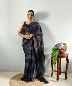 Saree Velvet Party Wear avec des reflets de tissu et de dentelle - Product Image 3