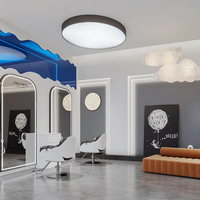 Présentoir complet de mobilier futuriste pour salon de coiffure avec miroir LED en forme d'arche, lampe lune à cloison cobalt et chaise blanche pour salon