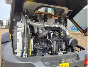 Chargeuse sur pneus compacte Case 321F - Product Image 4