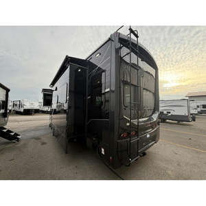 Remolque de Viaje Moderno Gris 2026 Pinnacle 32RLTS con Piso de Madera y Capacidad para 6 Personas - Product Image 3