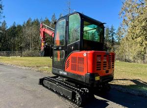 LIVRAISON GRATUITE AGT QNT50R MINI EXCAVATRICE HYDRAULIQUE 28HP LAME AVANT 51 POUCES BAC À TERRE 18 POUCES AVEC DENTS HYDRAULIQUE AUXILIARE EPA CE - Product Image 2