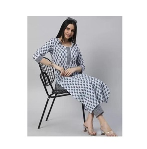 Precioso Kurti de algodón puro con pantalón Diseño de uso regular de Surat Impreso Trabajo Nueva variedad para ropa india y pakistaní - Product Image 1