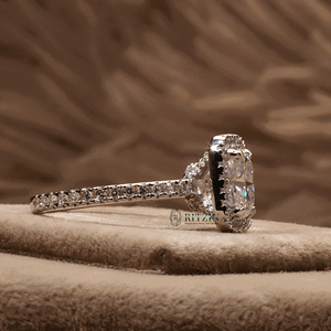 Cojín alargado y anillo de compromiso de estilo Halo oculto de corte redondo para mujer - Product Image 2