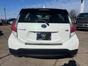 2017มือสอง Toyota Prius C สาม
