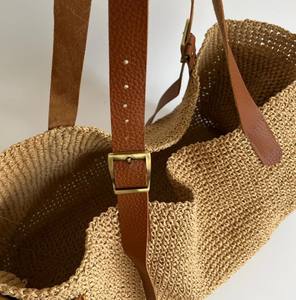 Bolso de Mano de Cuero Estilo Boho Hecho a Mano - Bolso de Hombro Grande de Crochet, Regalo para Mujer - Bolso de Playa de Paja - Regalo Único - Product Image 2