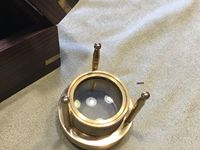 Lupa de carta náutica de latón antiguo Diseño elegante de 3 patas con artesanía de vidrio elegante hecha a mano 1,75 pulgadas de ancho Incluye caja