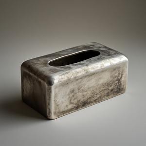 Boîte à mouchoirs en métal moderne faite à la main, conçue pour les maisons élégantes, offrant un artisanat magnifique et une texture douce - Product Image 5