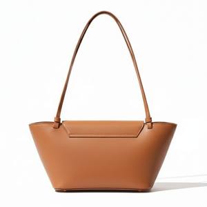 Sac à main vintage en cuir marron cognac pour femme, sac seau structuré minimaliste, résistant à l'eau, sac de travail élégant et lisse - Product Image 3