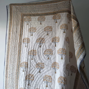 Colcha de algodón floral hecha a mano, edredón de algodón 100%, edredón con estampado de bloque Jaipuri indio hecho a mano, estampado Reversible Razai - Product Image 1