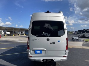 VENDEDOR VERIFICADO DE Autocaravanas USADAS A-i-r-s-t-r-e-a-m Interstates 24GT BAHAMAEDITION 2022 - Product Image 3
