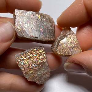 พลอยซันสโตนธรรมชาติจากแทนซาเนีย ทรงเหลี่ยมมรกต สีน้ำตาลเพอริดอต - Product Image 2