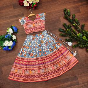 Conjunto de Lehengha Choli de Moda Étnica India Shoryam para Niños, Completamente Cosido, Largo hasta el Suelo, Mangas Abullonadas, Estampado Floral - Product Image 3