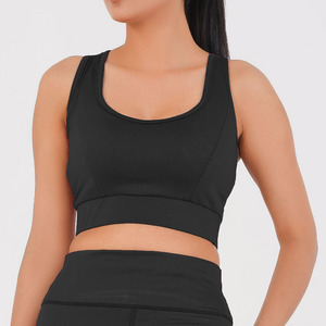 Mantenga sus entrenamientos ventosos con este Sujetador deportivo con malla que ofrece estiramiento y soporte de flujo de aire - Product Image 1