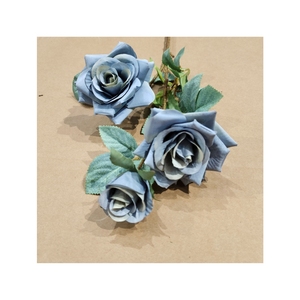 Venta al por mayor <span class=keywords><strong>rosas</strong></span> artificiales <span class=keywords><strong>precio</strong></span> flores artificiales polvorientas <span class=keywords><strong>rosas</strong></span> flores <span class=keywords><strong>blancas</strong></span> y polvorientas <span class=keywords><strong>rosas</strong></span> ZF090 - Product Image 1