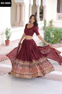 ชุดเลเฮนกาโชลีผ้าไหมวิชิตร้าแบบดั้งเดิมของอินเดีย ประดับด้วยเลื่อมและงานปักด้วยด้ายอย่างประณีต เหมาะสำหรับงานแต่งงานและงานเทศกาล - Product Image 6