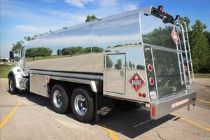 Camions-citernes mobiles CLW Custom 5-50 CBM pour le transport de carburant à l'aéroport et au port, 6x4, diesel, essence, huile, à vendre - Product Image 6