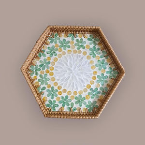 Plateau de service en rotin hexagone floral élégant plateau de rangement tissé décoratif incrusté de coquillages élégants pour la décoration intérieure boissons restauration - Product Image 3
