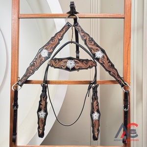 Juego de tachuelas y collar de pecho de cuero mecanizado a mano Juego de tachuelas de brida de caballo occidental para Rodeo Ranch Cowboy Riding & Equestrian Gear - Product Image 1