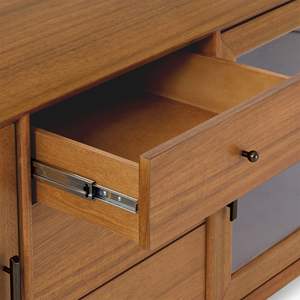 Aparador Helsey de Estilo Mid-Century con Vidrio y Madera de Teca Sólida, con 3 Cajones, 2 Puertas y Acabado Marrón Natural - Product Image 6