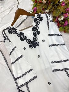 คอลเลกชันผู้หญิงอินเดียขายส่งเคอร์ติสําเร็จรูปพร้อม Salwar ในผ้าคุณภาพสูง ดูดีไซน์ใหม่ Kurta dhoti salwaar - Product Image 5