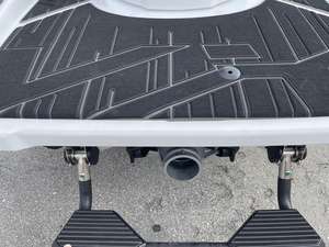 Moto Acuática Yamaha VX Limited HO 2022, Motor de 4 Tiempos, Color Blanco, 3 Plazas, con Altavoces Integrados, 226-300 HP - Product Image 6