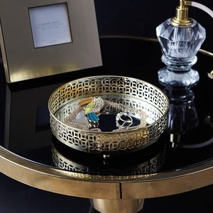 Plateau décoratif rond en argent élégant avec un design circulaire unique idéal pour exposer des bouteilles et améliorer la décoration intérieure - Product Image 3