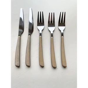 Ensembles de vaisselle décoratifs en métal faits à la main Vaisselle en acier inoxydable dorée Ensemble de fromage à poignée en résine blanche - Product Image 3