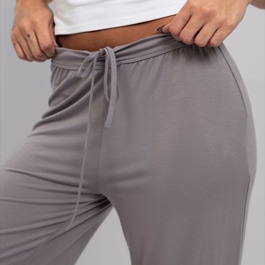 OEM logotipo personalizado de gran tamaño de ajuste suelto de pierna ancha Peso ligero Deportes Yoga Joggers para las mujeres - Product Image 3