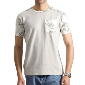 เสื้อยืดพิมพ์ลายผู้ชายคุณภาพสูง ดีไซน์กระเป๋าเก๋ ทรงปกติ แฟชั่นสตรีทแวร์ เสื้อผ้าฤดูร้อน เสื้อยืดแบบซับลิเมชั่น - Product Image 1