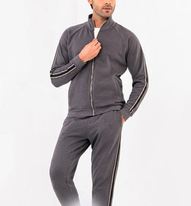 ชุดวอร์มกีฬาผู้ชายแบบใหม่ ดีไซน์คุณภาพสูง สำหรับฤดูหนาว รับผลิตตามแบบ สั่งซื้อจำนวนมากได้  แบรนด์ Ako - Product Image 1