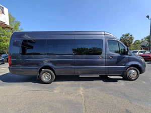 Mercedes-Benz Sprinter 3500XD 4x4 Diesel Turbo Van Automatique d'occasion 2024 Sièges en cuir Caméra arrière 360° Toit ouvrant - Product Image 1