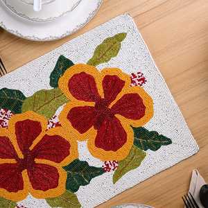 Lujosa Manta de Mesa Bohemia con Hibiscos y Cuentas Hechas a Mano, Ecológica, de Poliéster, con Posavasos de Metal y PC, Decoración de Alta Gama para el Hogar y Uso en Restaurantes - Product Image 6