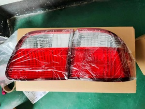 ไฟท้ายสำหรับ1999-2000ฮอนด้าซีวิคซีดาน4DR สีแดงชัดเจนจริงโคมไฟ (ที่อยู่อาศัยโครเมี่ยม/สีแดงเลนส์ใส)