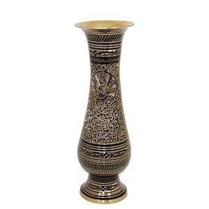 Simplicidad llamativa El jarrón de metal táctil negro y dorado Belleza audaz El jarrón de flores de metal negro - Product Image 1