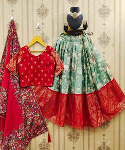 Juego clásico Lehenga Choli: belleza atemporal para tiendas de ropa de mujer: eleve su colección con nuestros diseños - Product Image 6