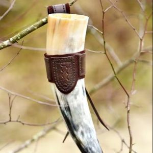 Corne sculptée de style bateau à boire Viking corne à boire artisanale bière hydromel forme personnalisée avec poignée en cuir - Product Image 5