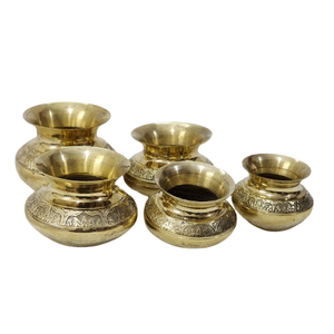 Ensemble de Dolli Gadwi en laiton doré dans des tailles personnalisées, ensemble de 5 Matki en laiton fait à la main 100%, ensembles de pots en laiton Gadwi Doli - Product Image 1