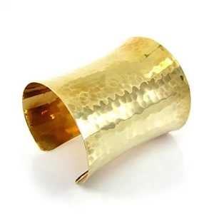 Elegante brazalete de latón de gama alta Estilo de moda con diseños de piedra de moda Acabado artístico pulido - Product Image 1