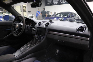 Sedán Deportivo de Lujo de 2 Puertas de Alto Rendimiento 2024, Automático, Volante a la Izquierda, Diseño Aerodinámico R17, Interior Premium, Aleación de Aluminio - Product Image 3