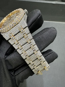 Montre analogique élégante pour hommes personnalisée Hip Hop Bling avec VVS Clarity Cut Moissanite Diamond Affichage du cadran en verre de haute qualité - Product Image 3