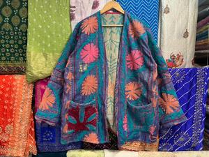 Veste Kantha vintage brodée à la main : Manteau en coton Suzani bohème - Product Image 4