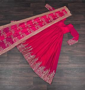 Vestido de imitación floreciente con Dupatta con atractivas lentejuelas bordadas que funcionan con borde de encaje - Product Image 4