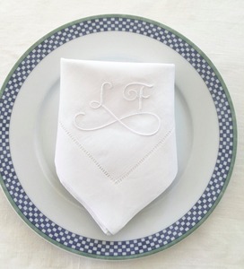 Serviette de thé à point ourlet haute qualité blanc Fine Table à manger lin brodé à la main monogramme serviettes de table en lin pour les mariages - Product Image 1