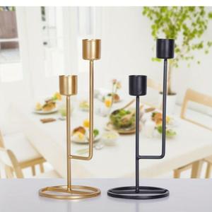 Centro de mesa de metal de primera calidad con diseño floral y acabado pulido dorado para un ambiente hogareño exclusivo - Product Image 4