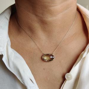 Pendentif en or 14 carats avec améthyste verte naturelle de forme ovale, 13x21 mm, bijoux en or fins et élégants pour femmes, provenant d'une usine de bijoux en gros - Product Image 1